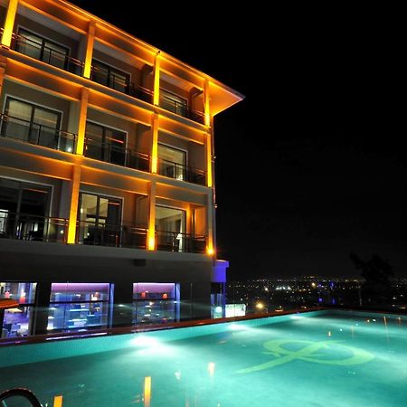 Hotel Celik Palas Convention Center & Thermal Spa Bursa Ngoại thất bức ảnh The pool at the hotel