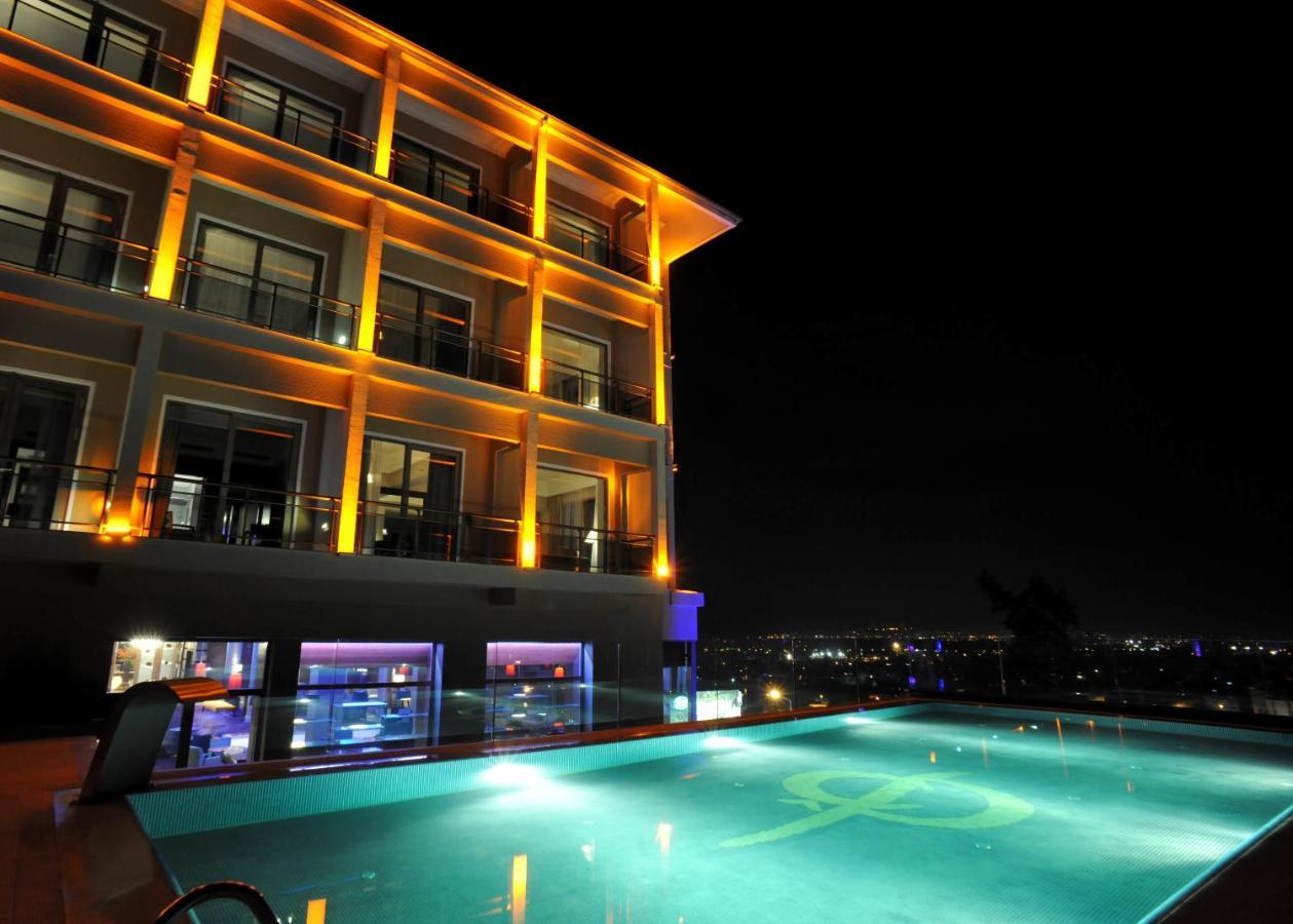 Hotel Celik Palas Convention Center & Thermal Spa Bursa Ngoại thất bức ảnh The pool at the hotel